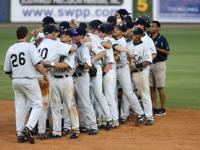 FB体育网页版-JDG险胜IG，ShowMaker团战一打五2025世界赛震撼上演