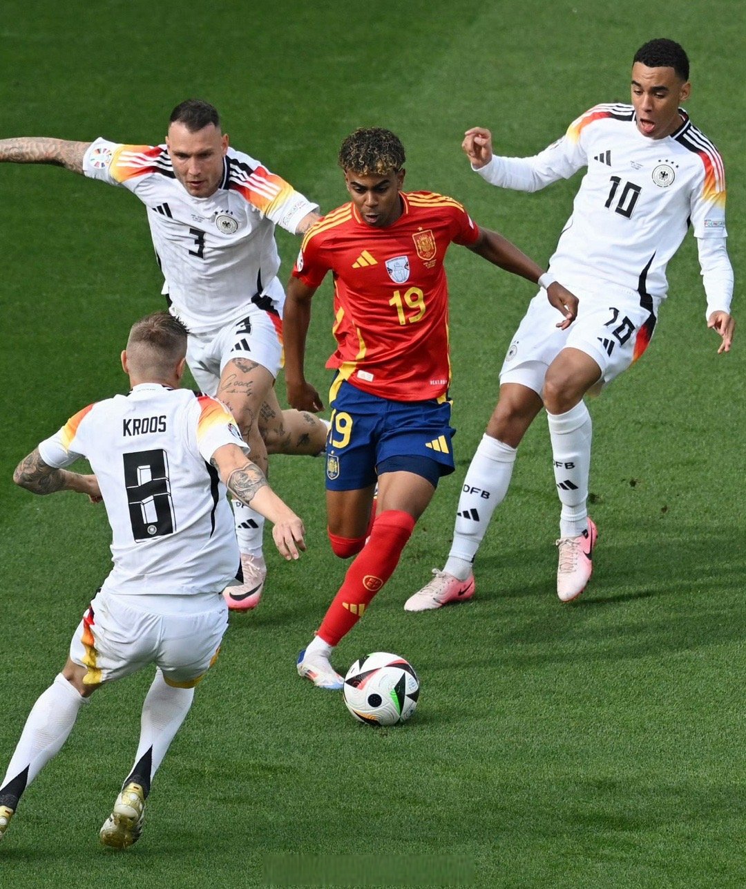 巴塞罗那逆袭晋级,西班牙传统强队再度崛起 巴塞罗那逆袭晋级,西班牙传统强队再度崛起