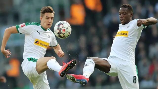 法兰克福客场逆转失败，德甲争冠形势严峻