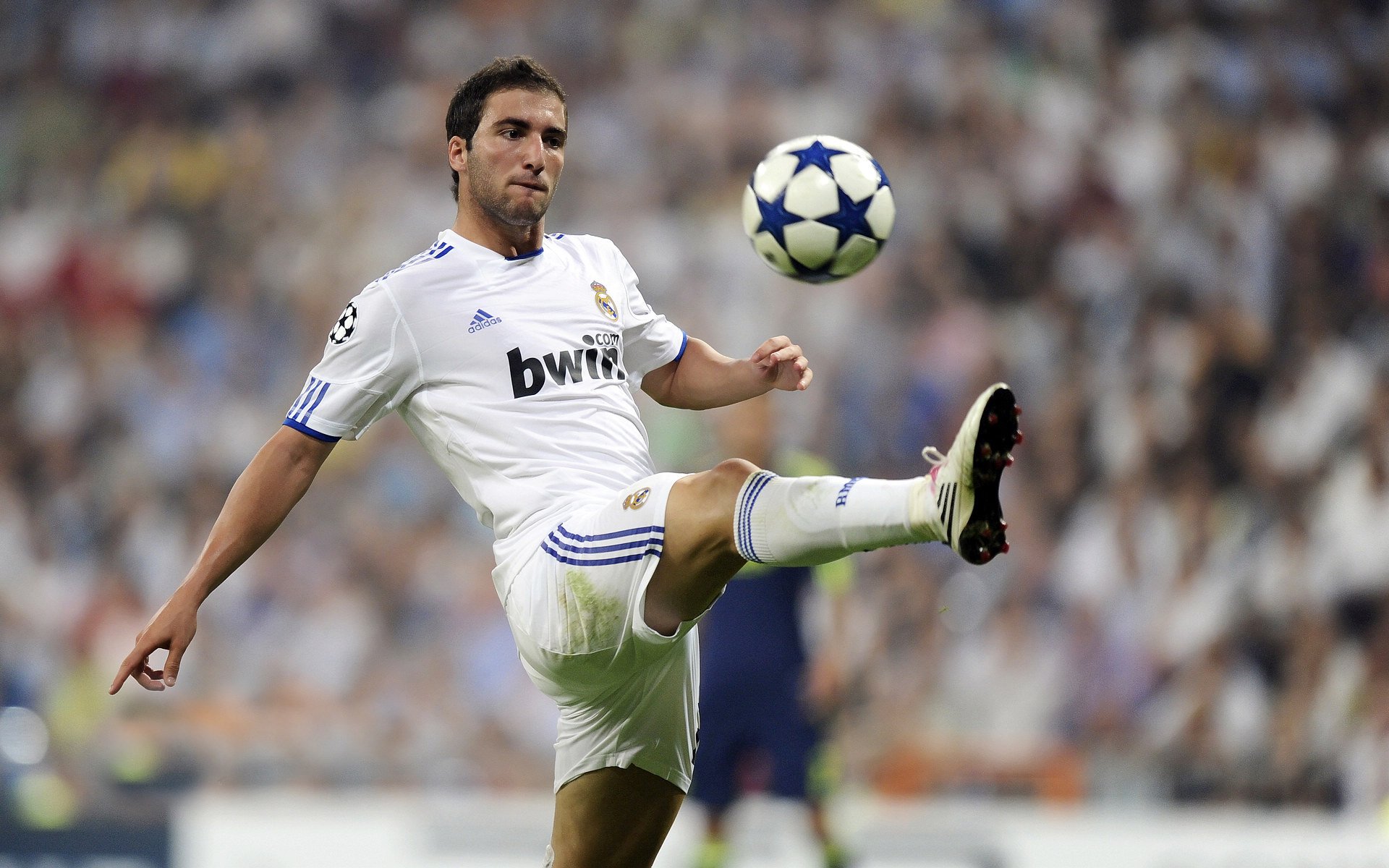 跨界传奇，当篮球独行侠淘汰马刺，F1赛道上的武切维奇接管比赛