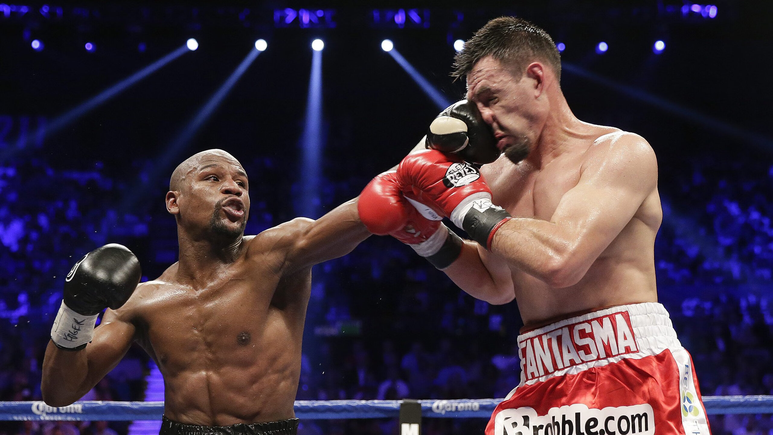 终场哨响前的神迹,库尔图瓦只手遮天,勒沃库森偷走哥伦比亚胜利